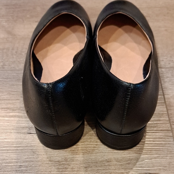 Brioso Women's Classic Black Loafers - Picture 5 of 9